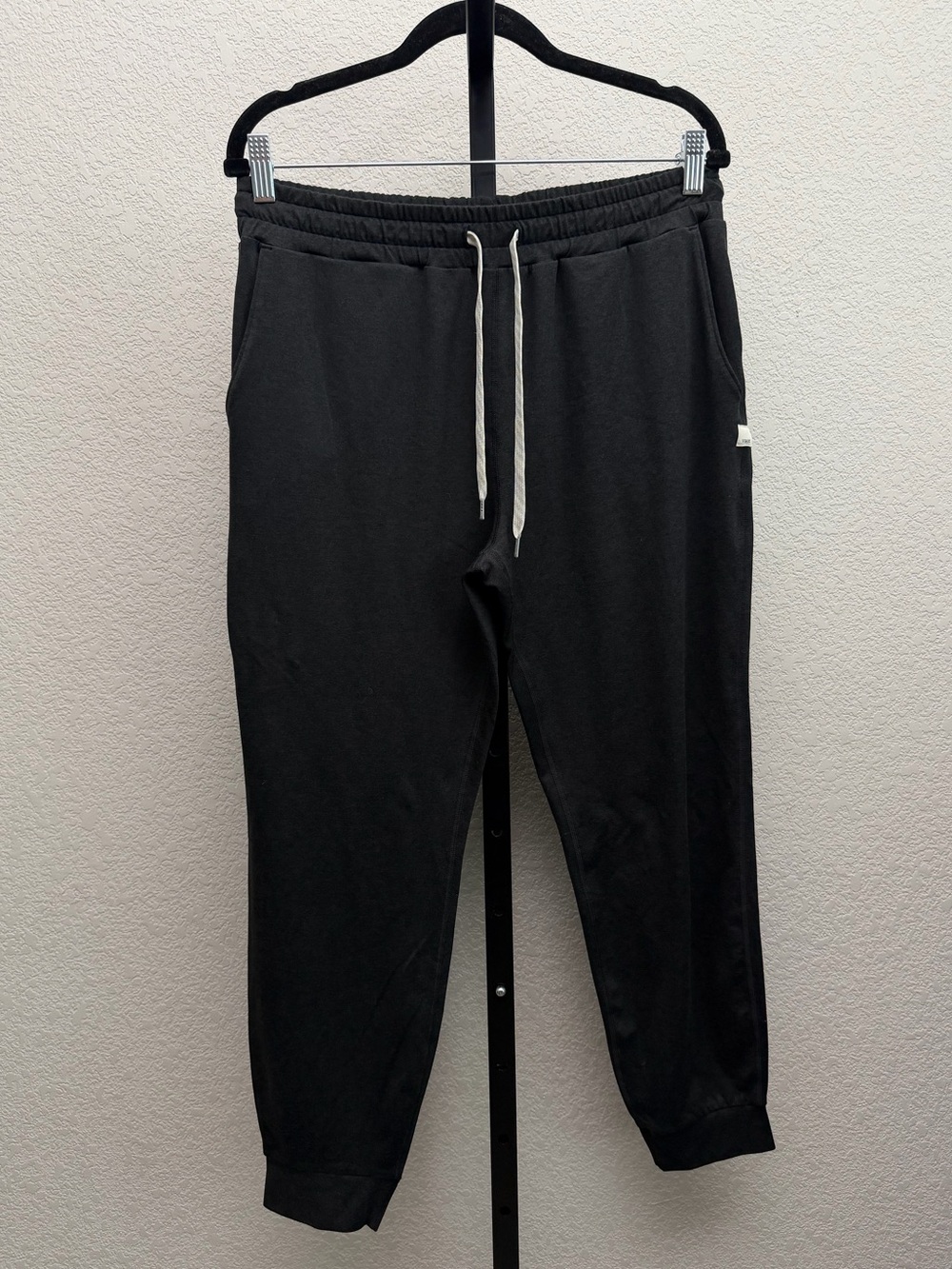 Vuori Women’s Dark Gray Jogger Pants